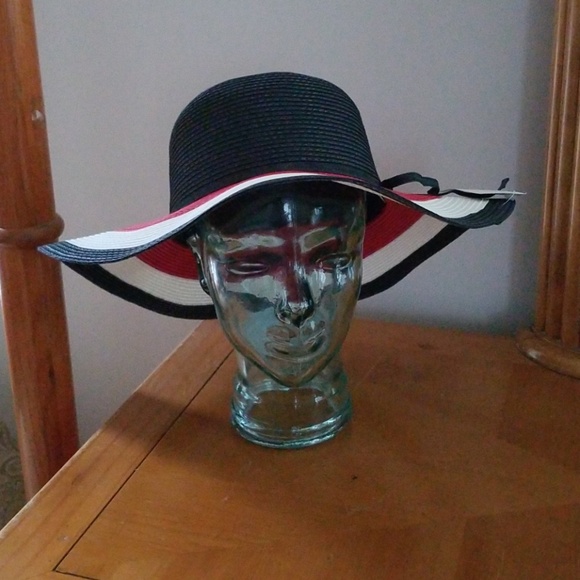 red white and blue floppy hat